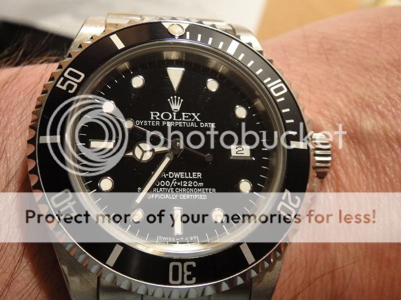 Brighton Lanes, Watch shops report..